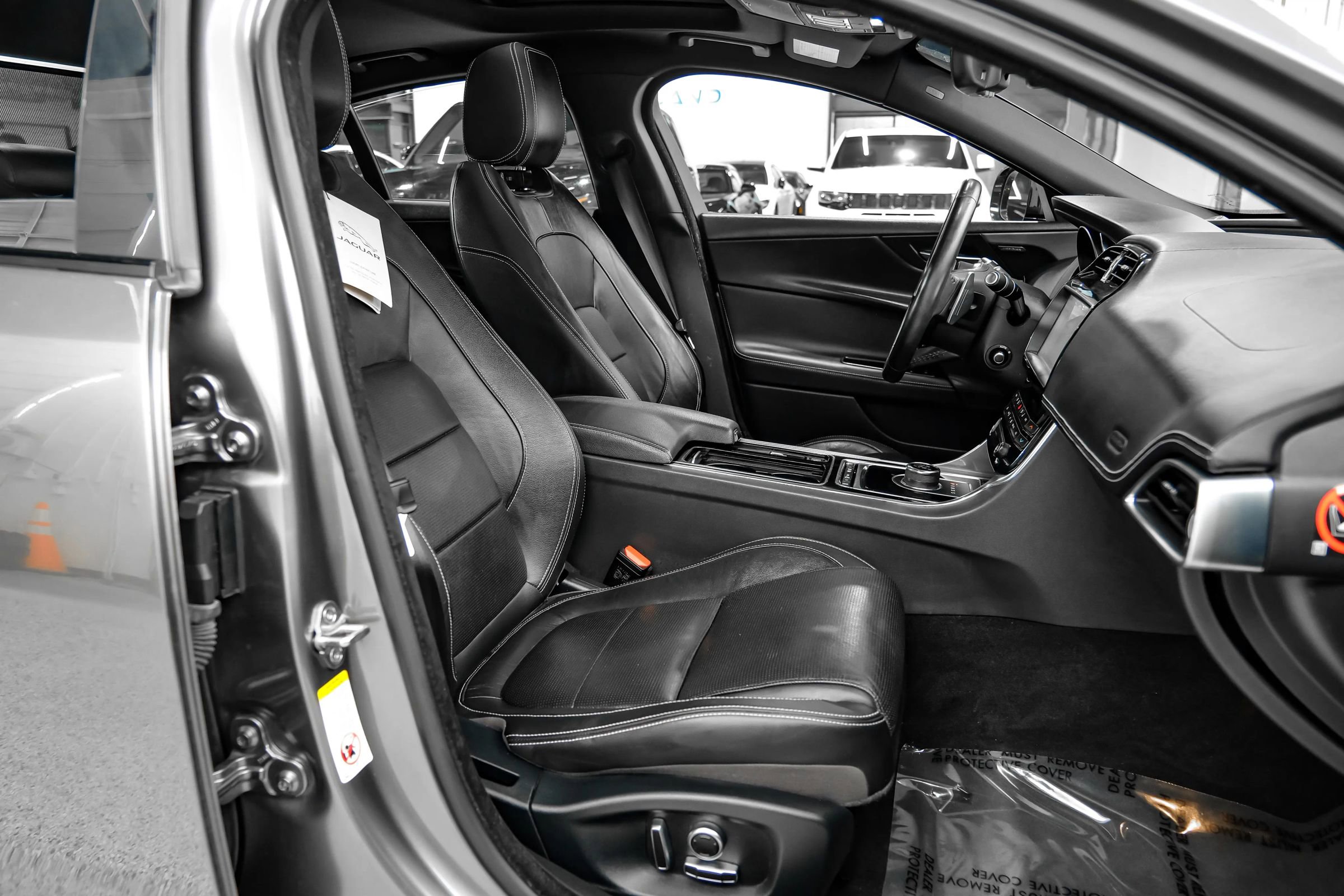 Used 2019 Jaguar XE R-Sport AWD/4WD image 41