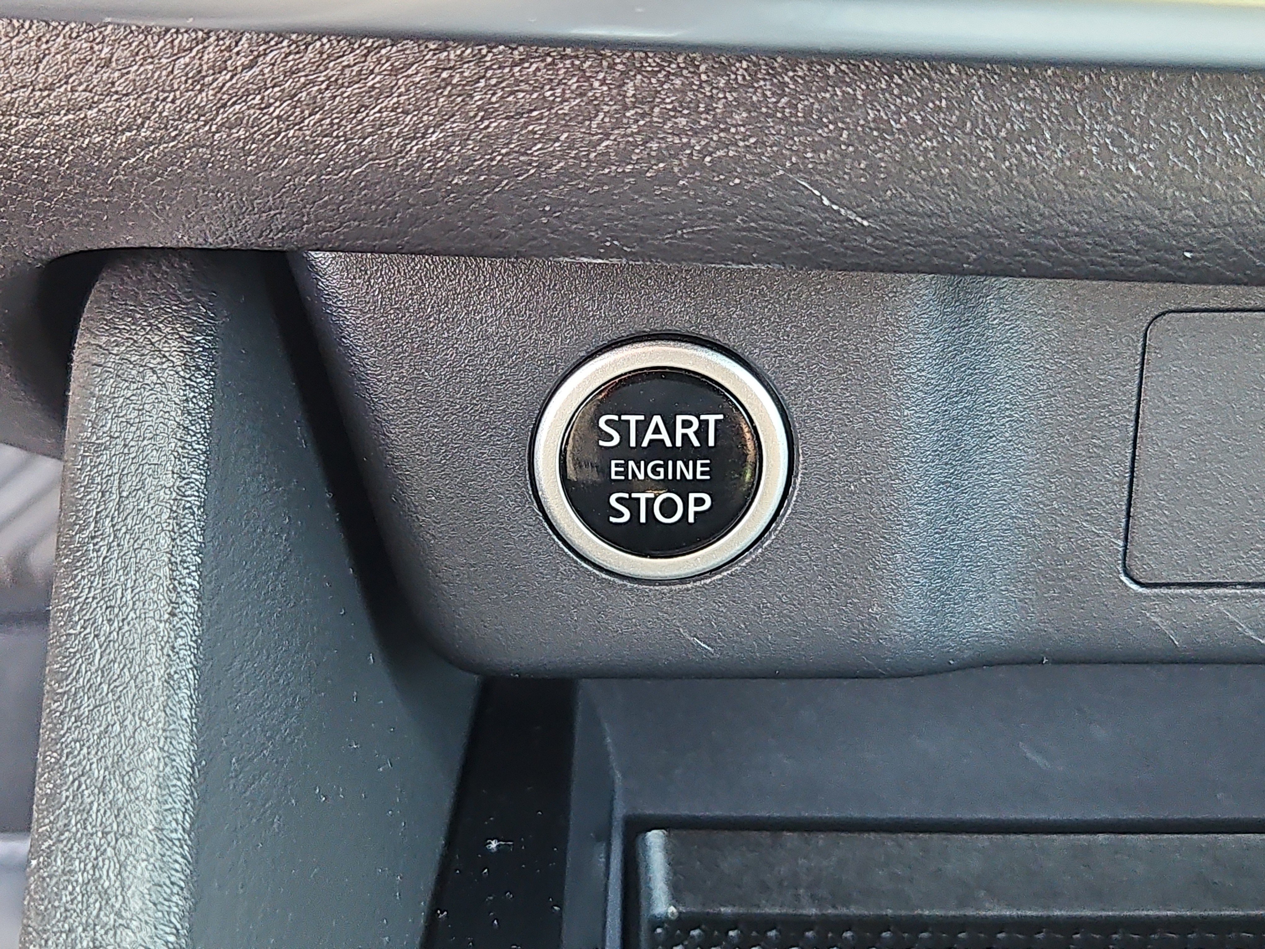 Used 2023 Nissan Rogue S AWD/4WD image 21