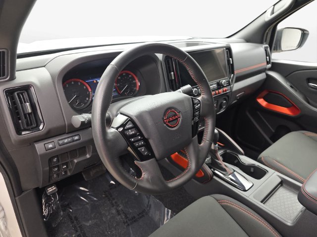 Used 2025 Nissan Frontier PRO-4X AWD/4WD image 16