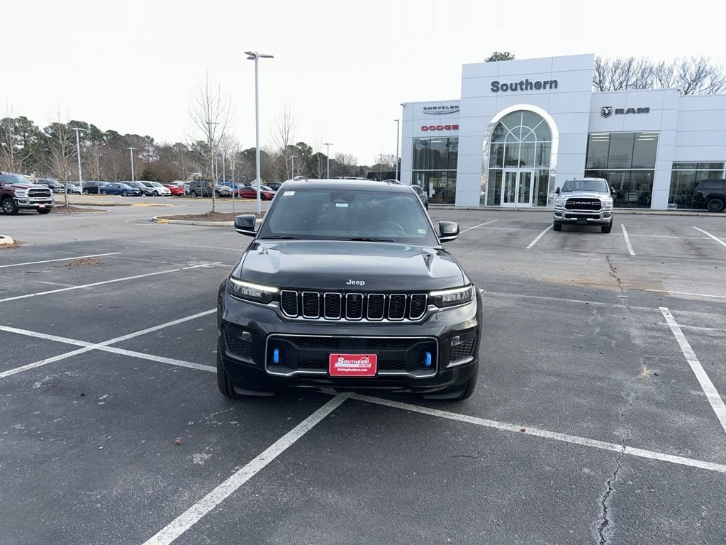 New 2024 Jeep Grand Cherokee Overland w/ Advanced Protech Group III AWD/4WD video 2