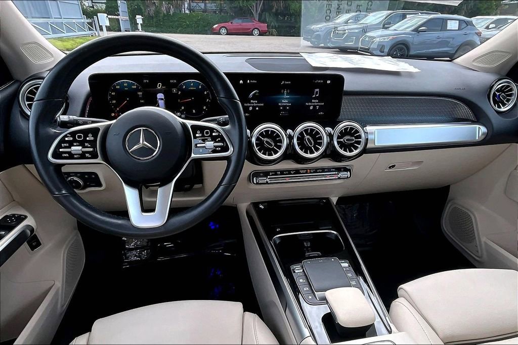 Used 2022 Mercedes-Benz GLB 250 image 3