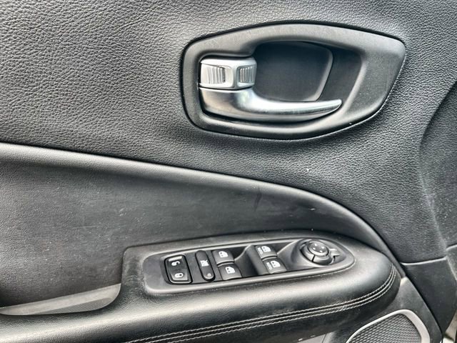 Used 2020 Jeep Compass Latitude AWD/4WD image 23