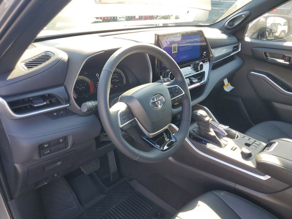 New 2026 Toyota Highlander XSE image 11