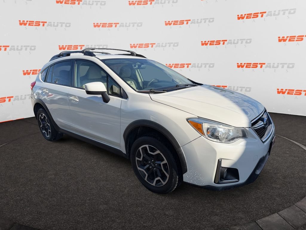 Used 2017 Subaru Crosstrek 2.0i Premium w/ Moonroof Package AWD/4WD image 7