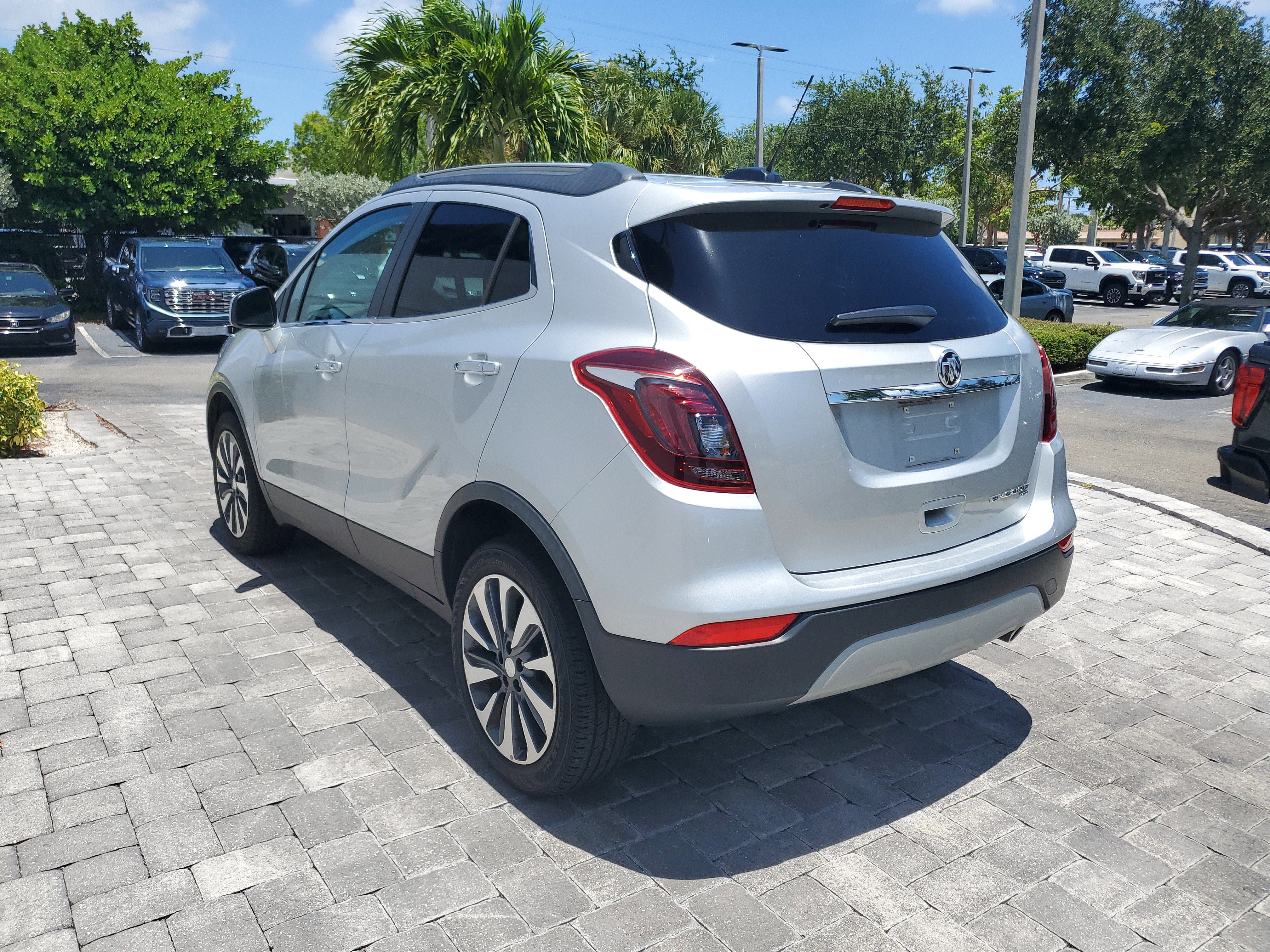 Used 2022 Buick Encore Preferred AWD/4WD image 4