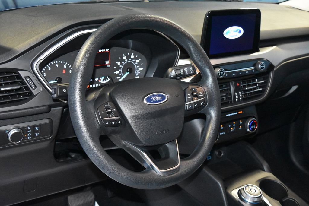 Used 2022 Ford Escape SE image 2