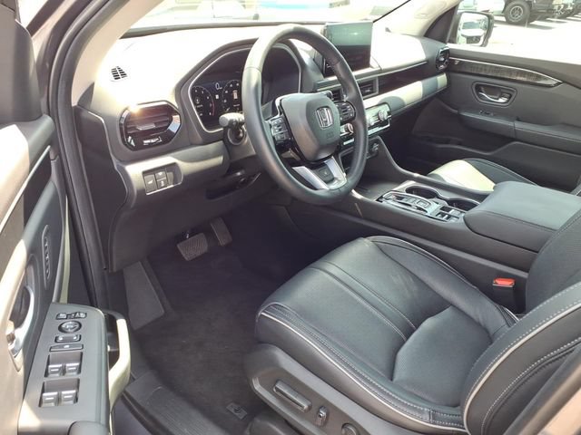 Used 2025 Honda Pilot Elite image 6