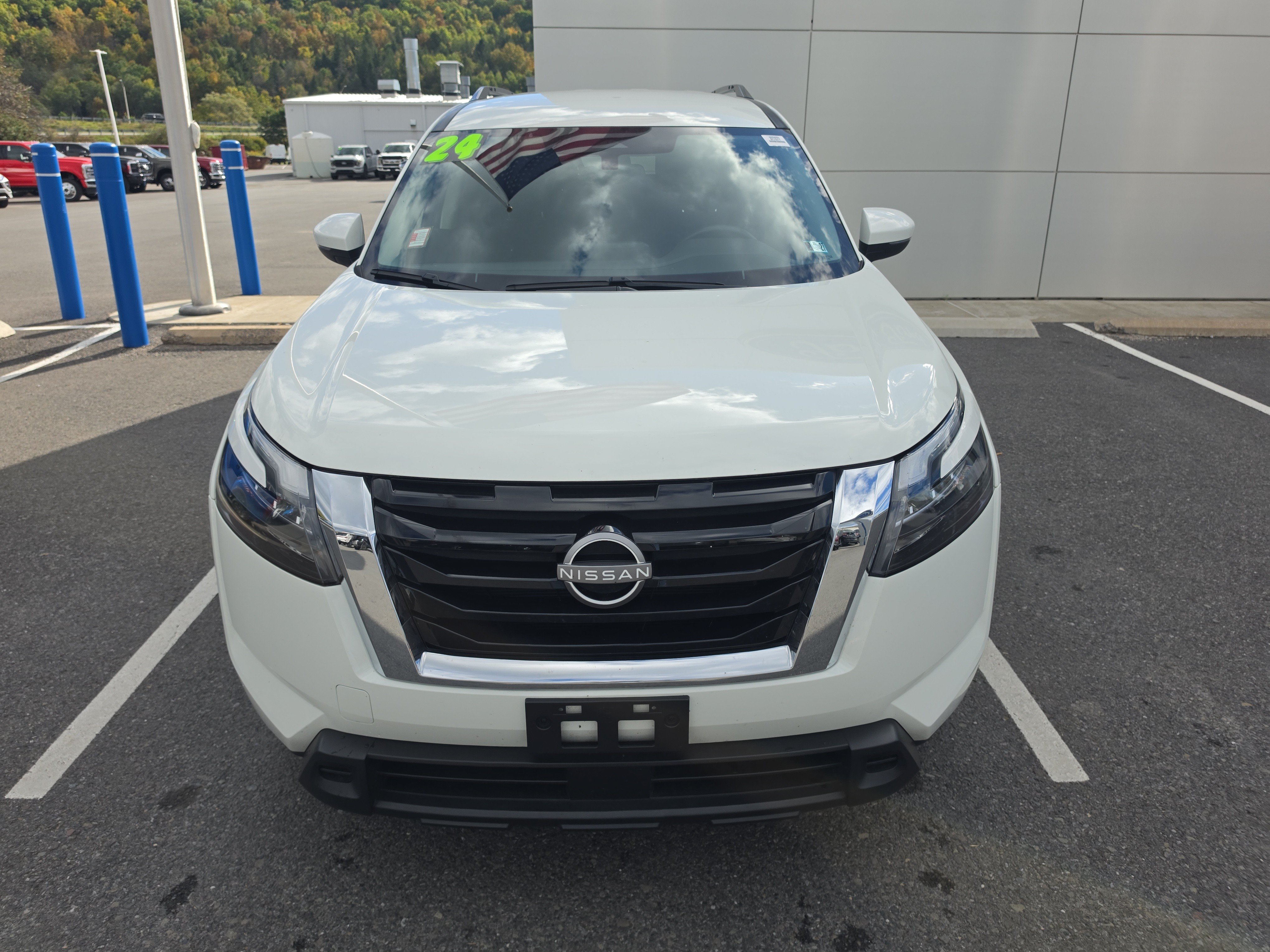 Used 2024 Nissan Pathfinder SV AWD/4WD image 9