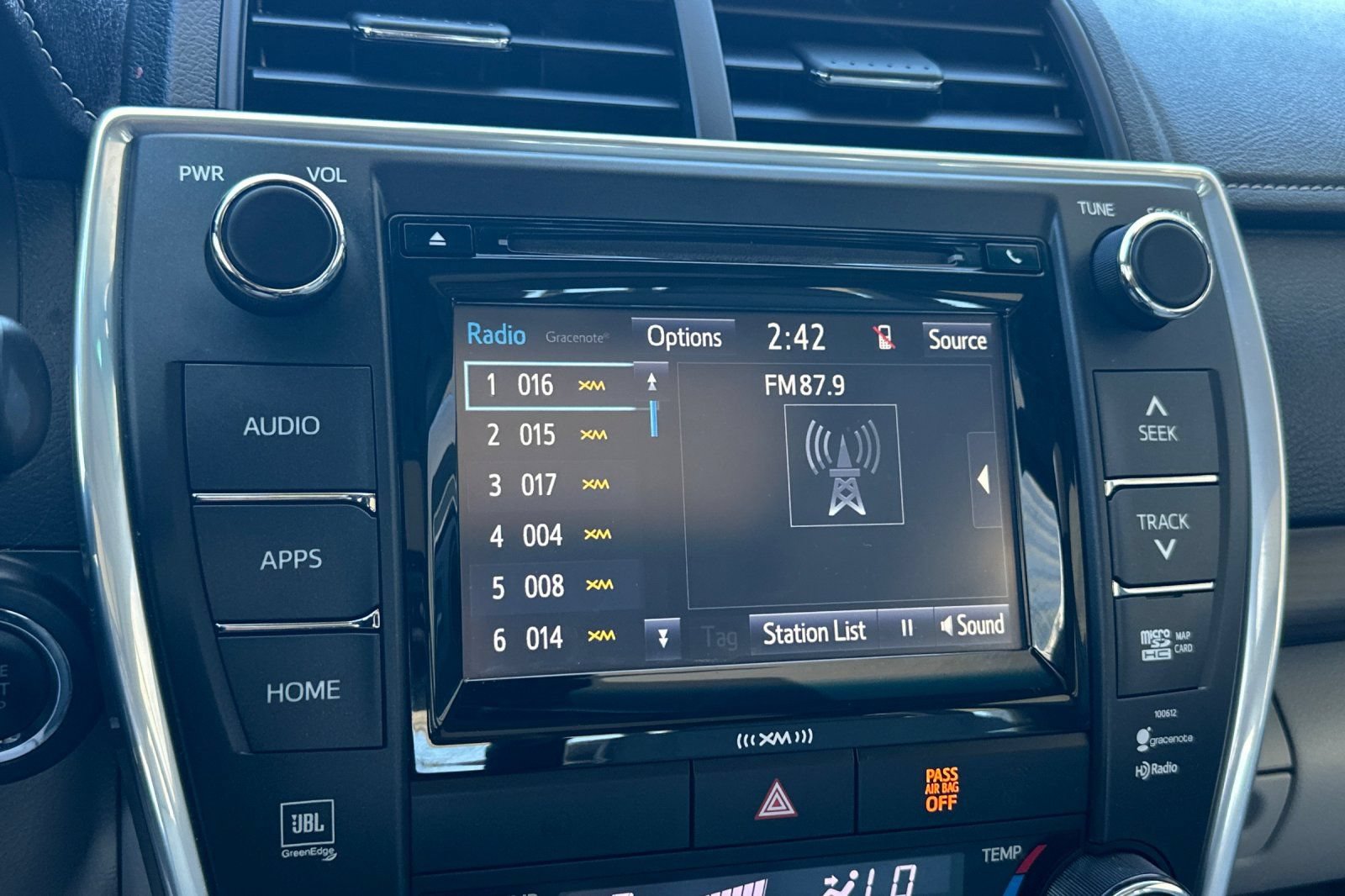 Used 2017 Toyota Camry XLE w/ Moonroof Package FWD image 18