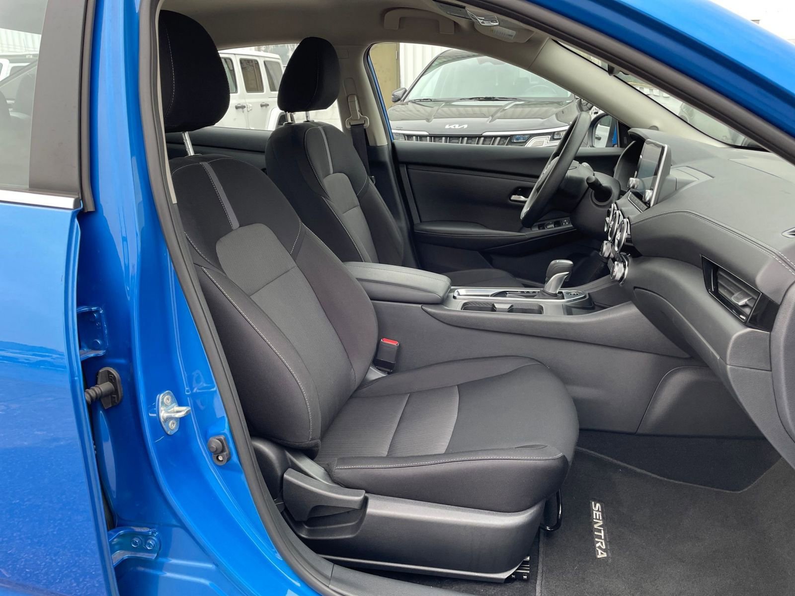 Used 2025 Nissan Sentra SV image 34