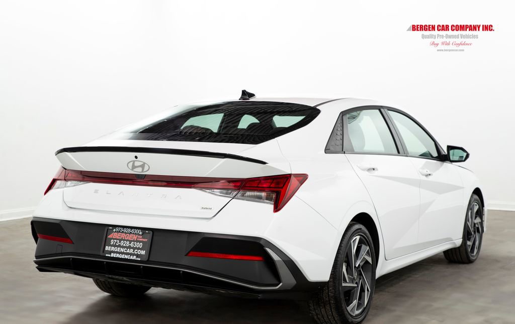 Used 2025 Hyundai Elantra SEL image 13