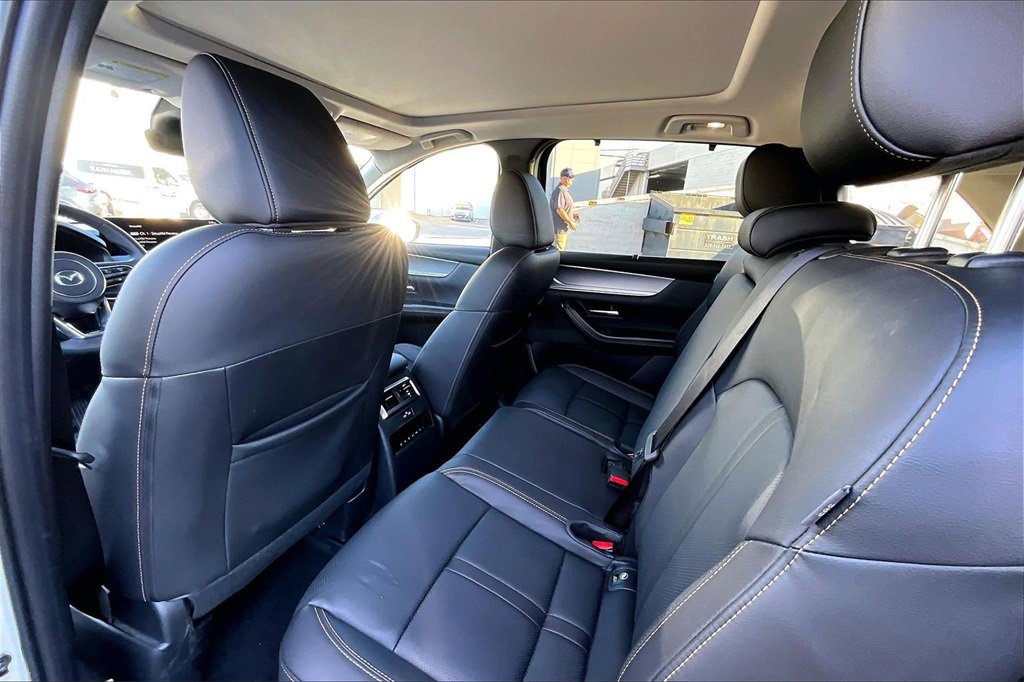 Certified 2025 MAZDA CX-70 Plug-In Hybrid w/ Premium Pkg image 16