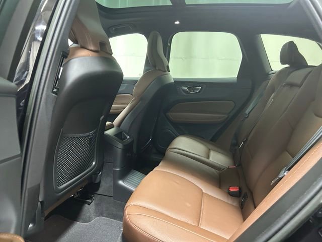 Used 2023 Volvo XC60 T8 Plus image 13