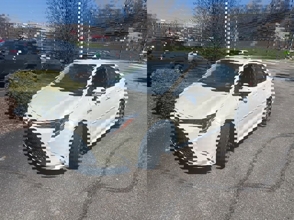 Used 2021 Toyota Corolla LE image 1