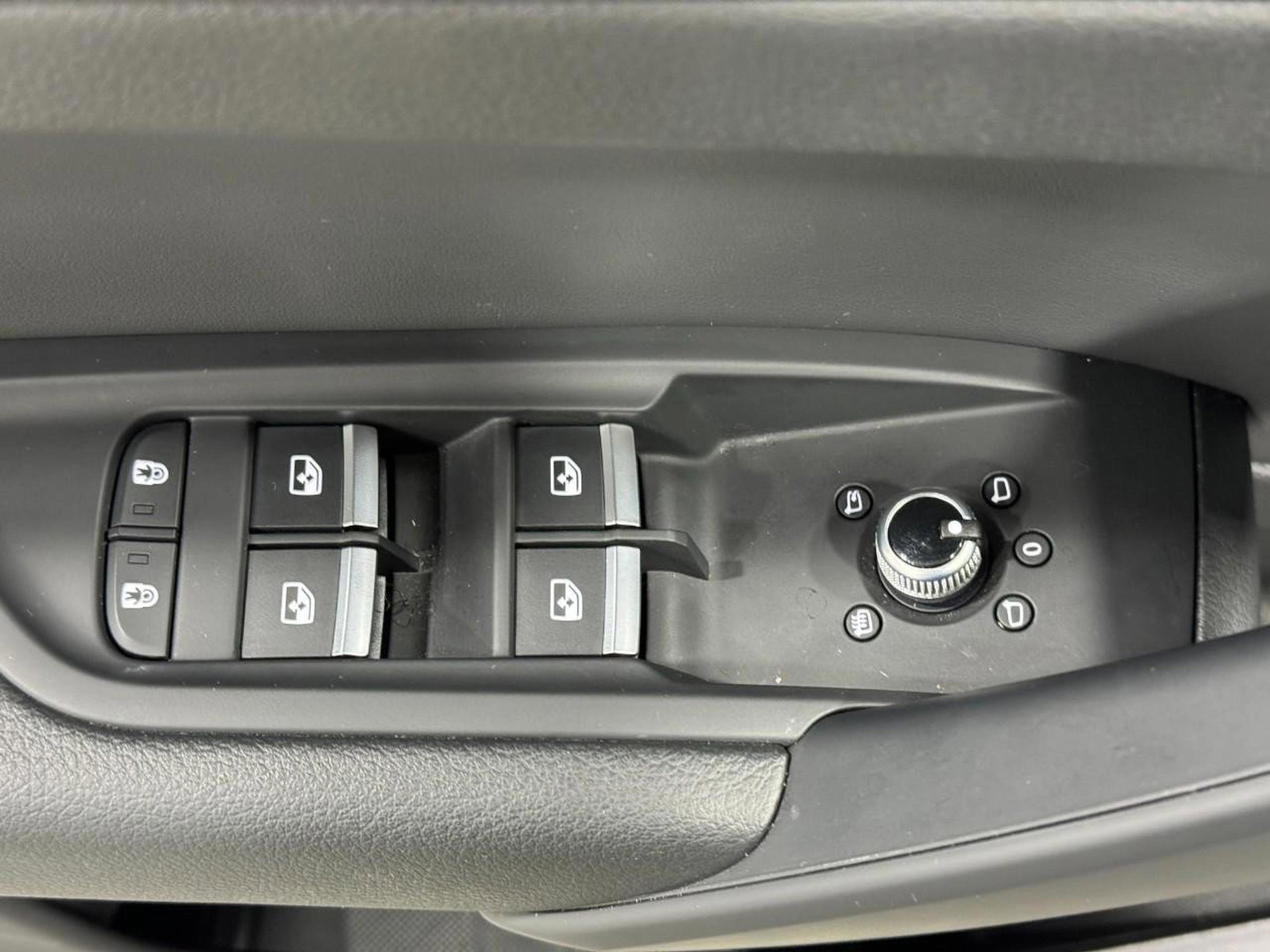 Certified 2025 Audi Q5 2.0T Premium w/ Convenience Plus Package image 25