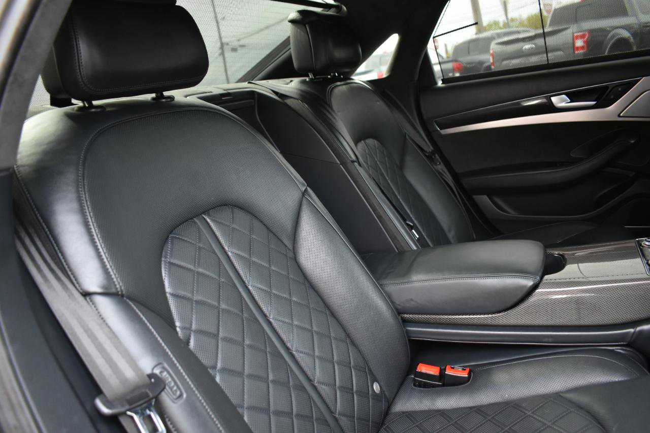 Used 2015 Audi S8 image 29