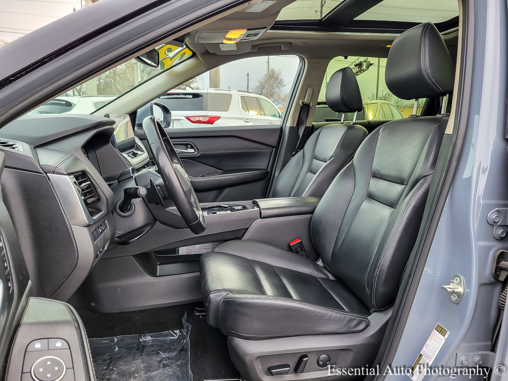 Used 2025 Nissan Rogue SL w/ Tech Package image 7