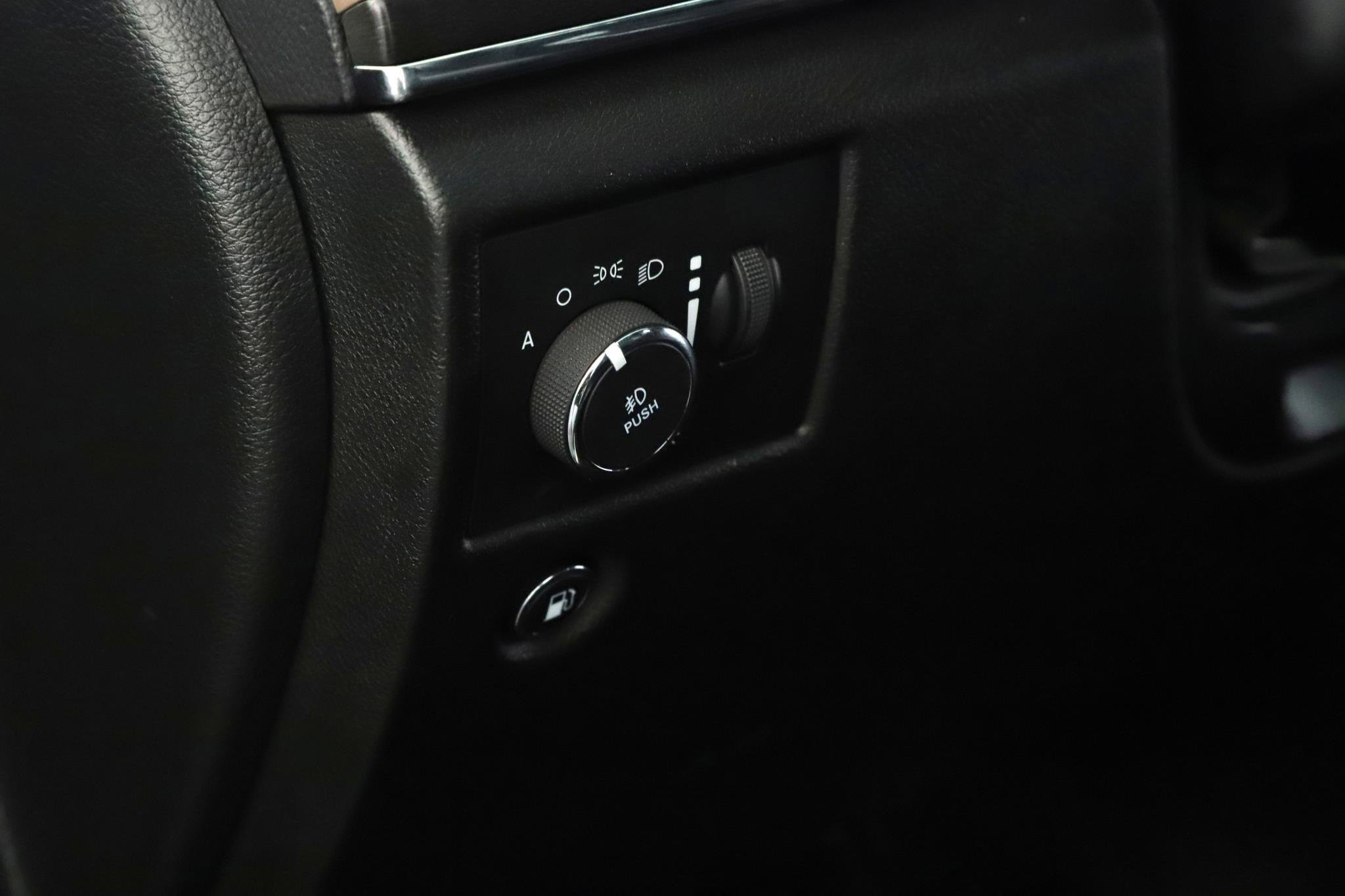 Used 2017 Jeep Grand Cherokee Limited image 8