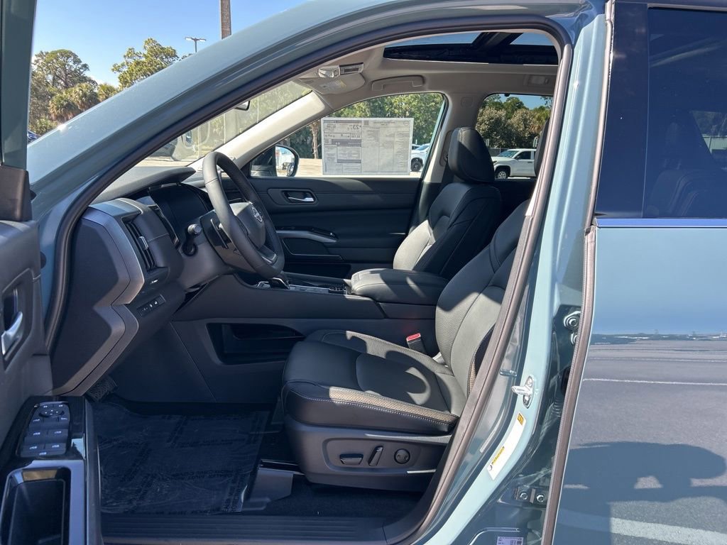 New 2026 Nissan Pathfinder SL w/ SL Premium Package image 16