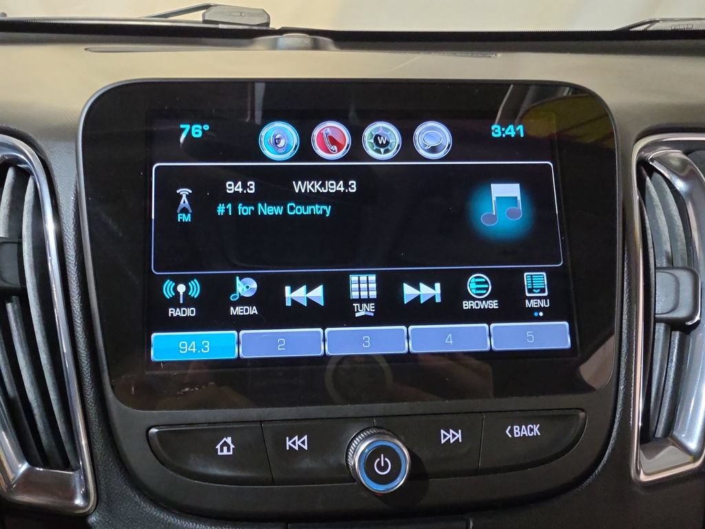 Used 2017 Chevrolet Malibu LT FWD image 12