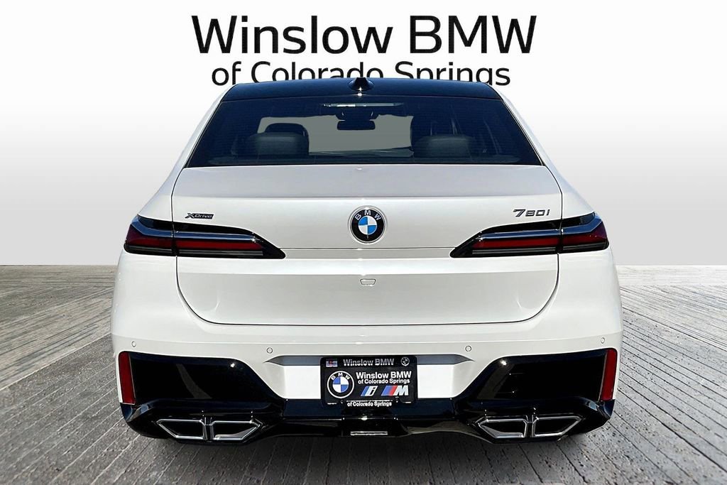 Used 2025 BMW 760i xDrive w/ Premium Package image 5