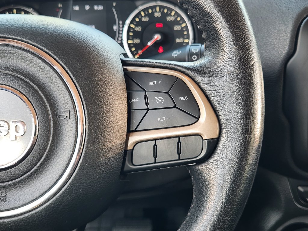 Used 2017 Jeep Renegade Latitude w/ Advanced Technology Group FWD image 28