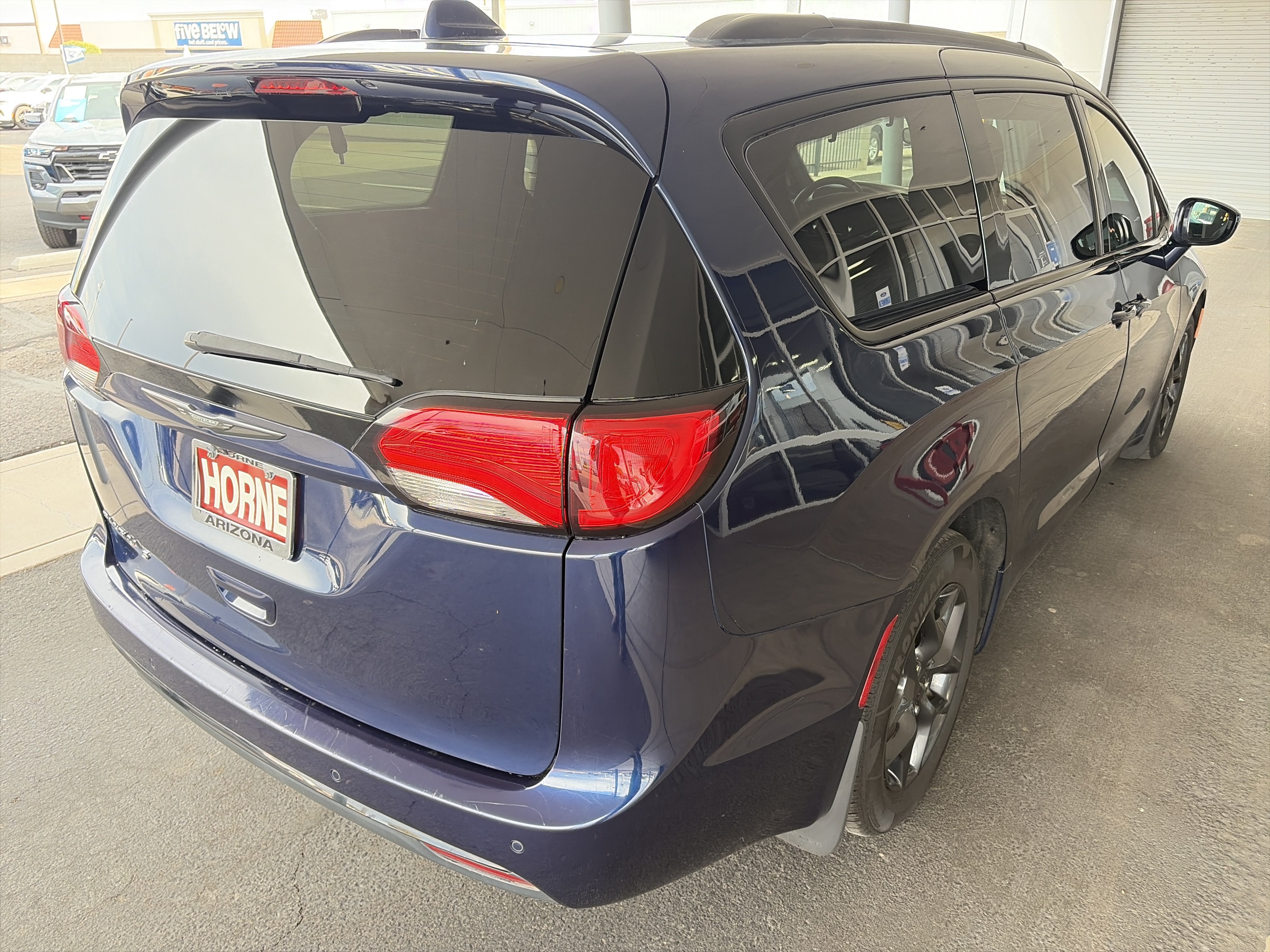 Used 2018 Chrysler Pacifica Touring-L Plus FWD image 6