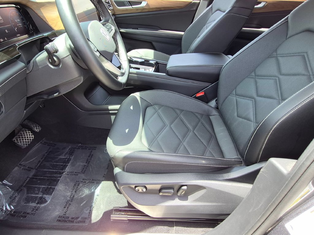 Used 2025 Volkswagen Atlas SE AWD/4WD image 24