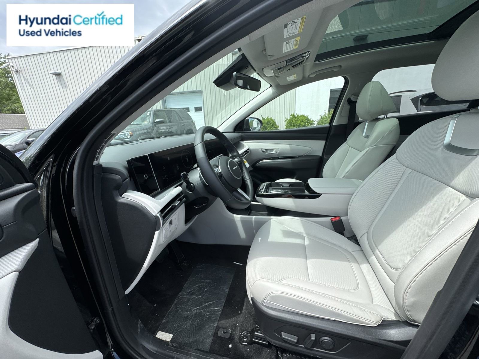 Used 2025 Hyundai Tucson Limited image 16