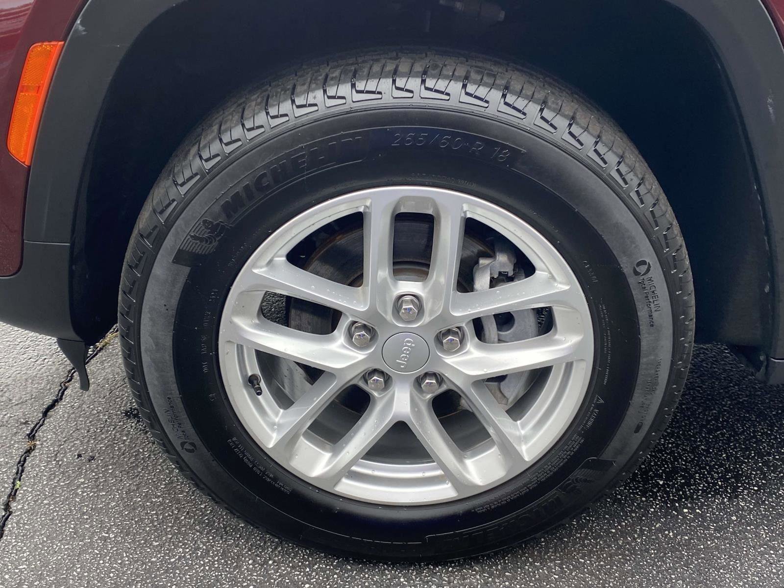 Certified 2024 Jeep Grand Cherokee Laredo X image 25