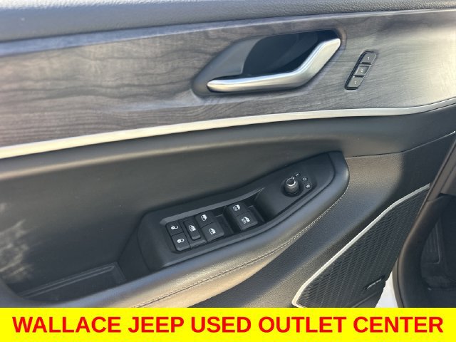 Used 2024 Jeep Grand Cherokee Limited 4xe AWD/4WD image 17