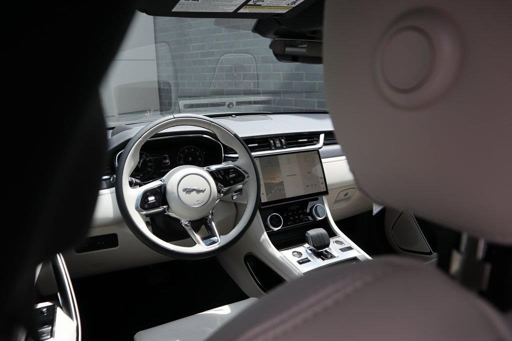 New 2025 Jaguar F-PACE R-Dynamic S image 15
