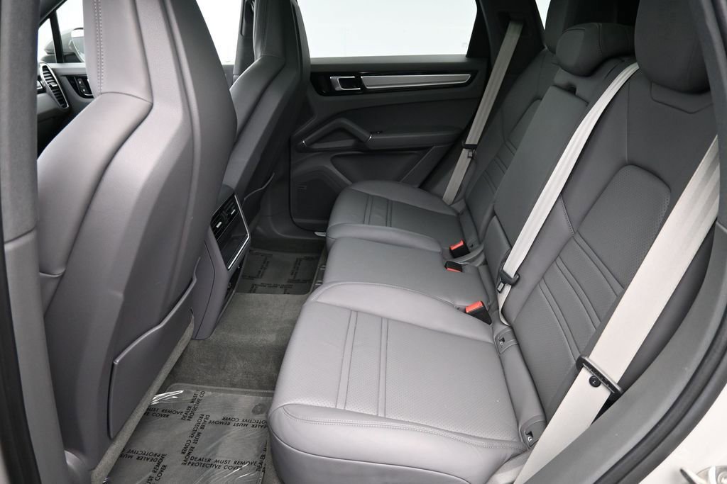 Certified 2023 Porsche Cayenne Platinum Edition AWD/4WD image 7