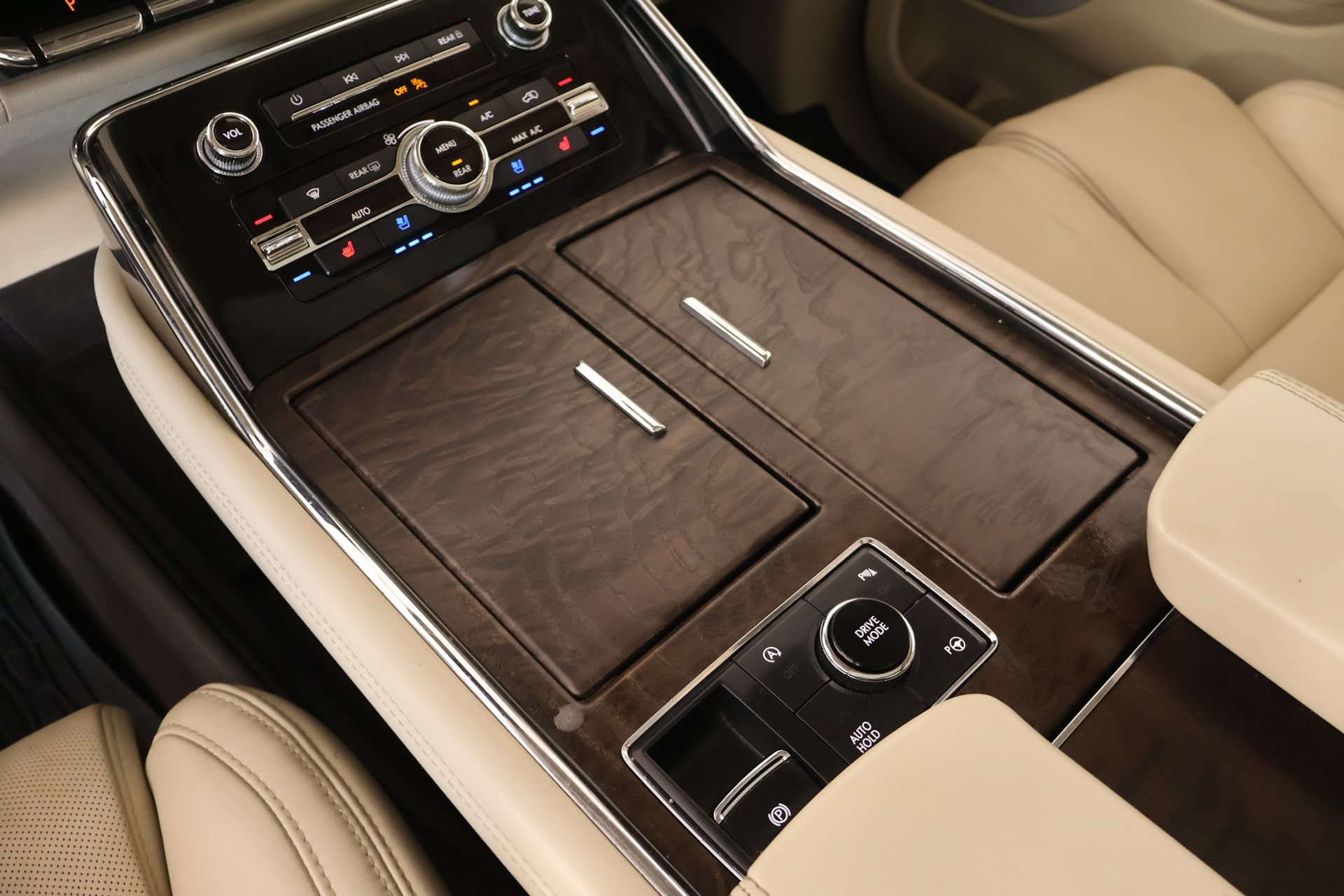 Used 2020 Lincoln Navigator Reserve w/ Luxury Package AWD/4WD image 9