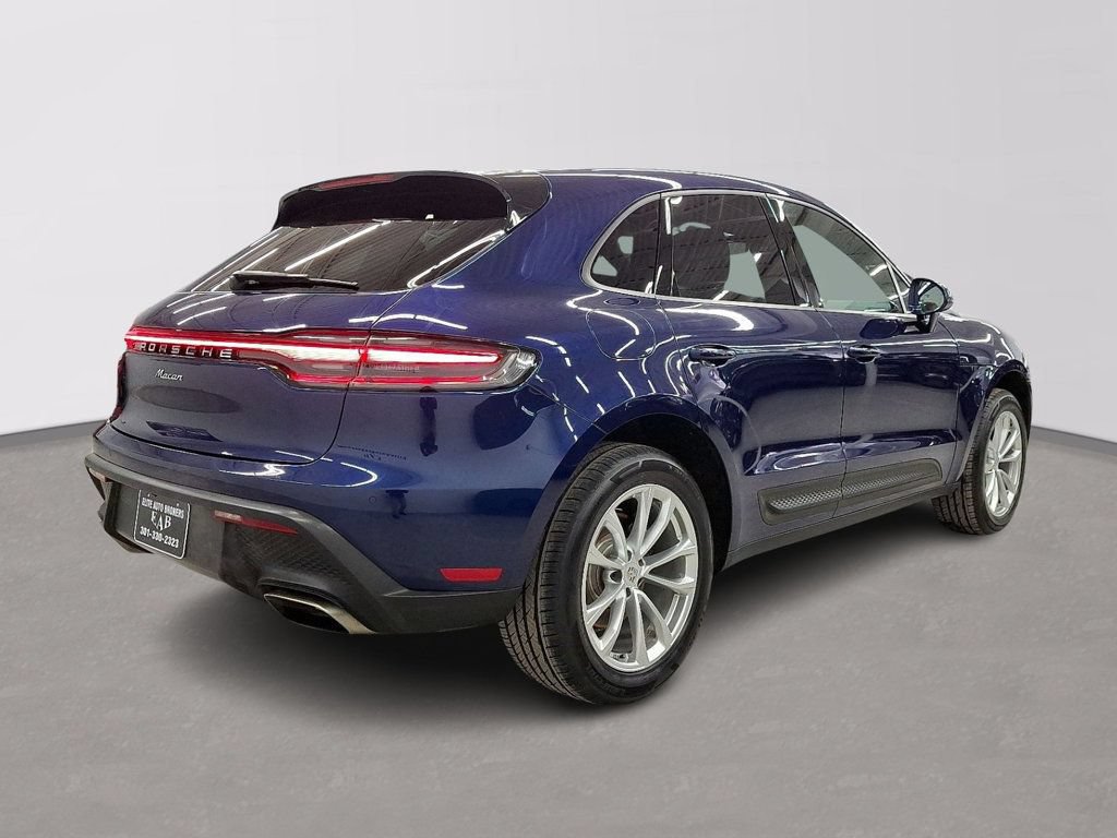 Used 2023 Porsche Macan AWD/4WD image 3