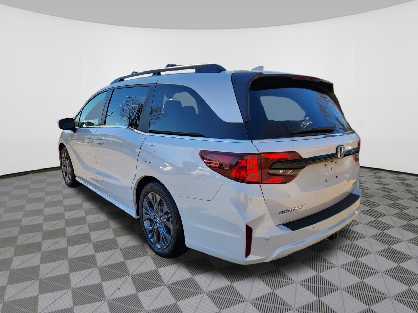 New 2026 Honda Odyssey Touring image 3