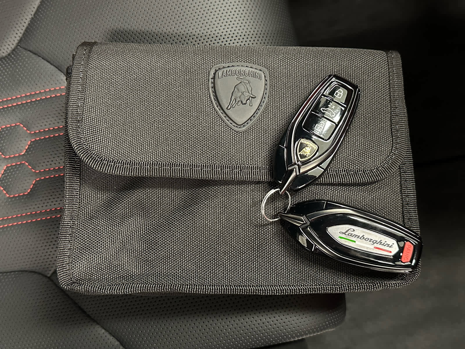 Used 2025 Lamborghini Urus SE image 42