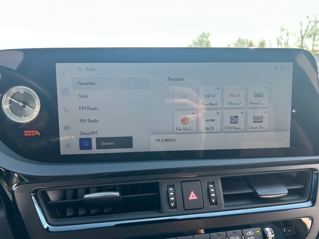 Used 2025 Lexus ES 350 Luxury w/ Accessory Package (Z1) image 12