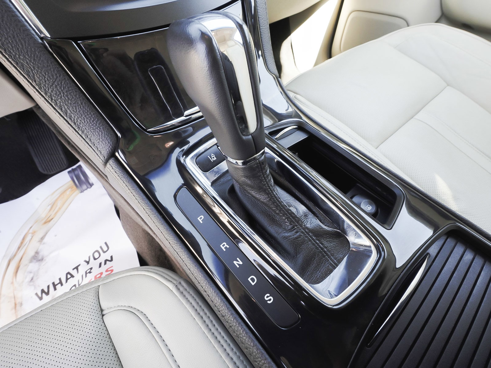 Used 2013 Lincoln MKS AWD image 25