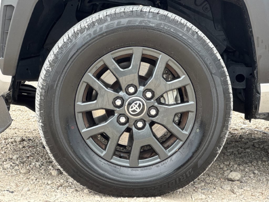 Used 2025 Toyota 4Runner SR5 AWD/4WD image 27