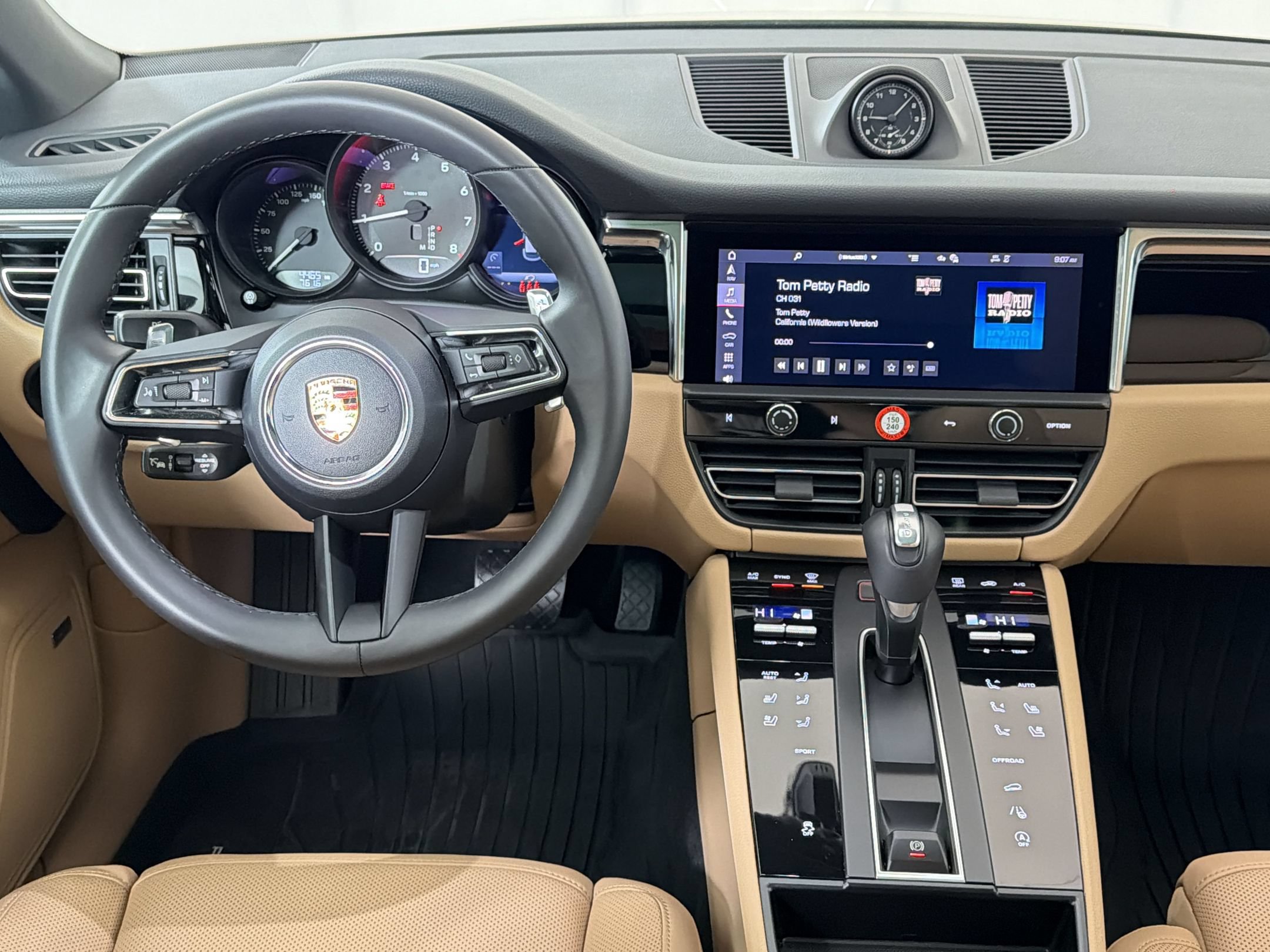 Certified 2026 Porsche Macan AWD/4WD image 31