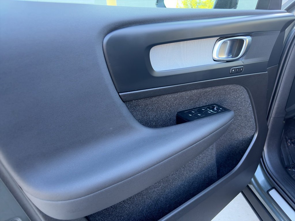 New 2026 Volvo XC40 B4 Core w/ Protection Package image 18