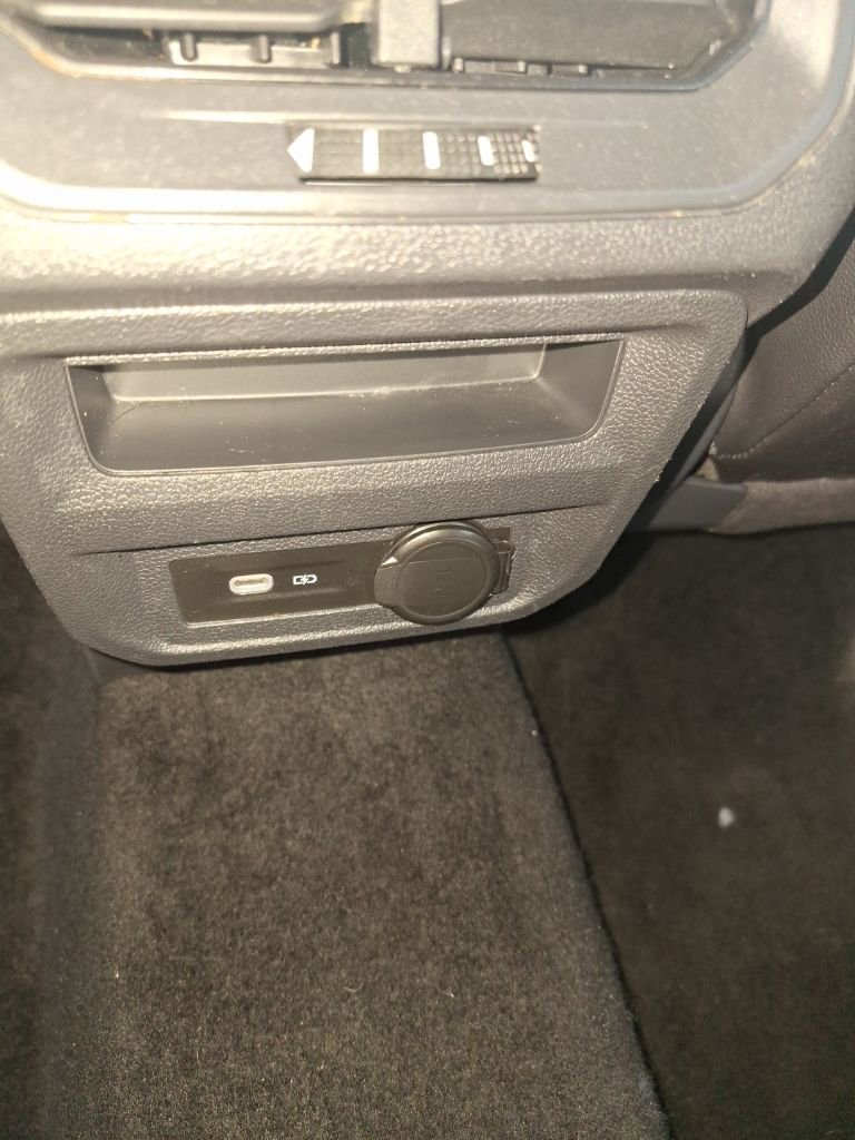 Used 2024 Volkswagen Tiguan SE AWD/4WD image 20