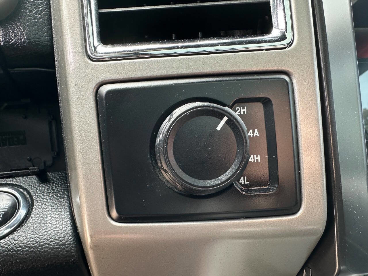 Used 2017 Ford F150 Lariat w/ Equipment Group 502A Luxury AWD/4WD image 27