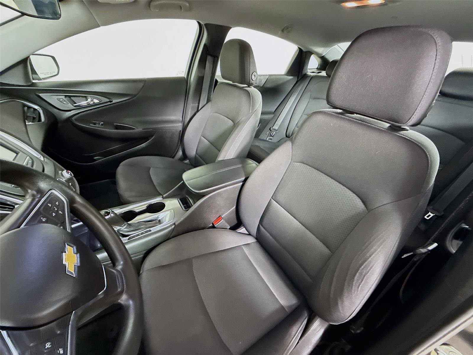 Used 2017 Chevrolet Malibu LT image 5