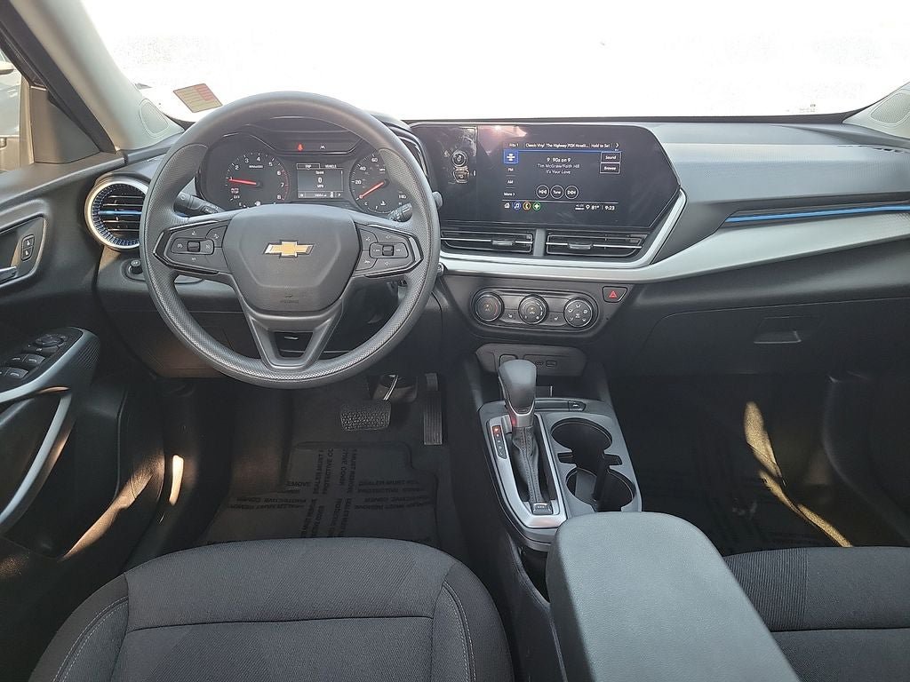 Used 2026 Chevrolet Trax LS w/ LS Convenience Package FWD image 10