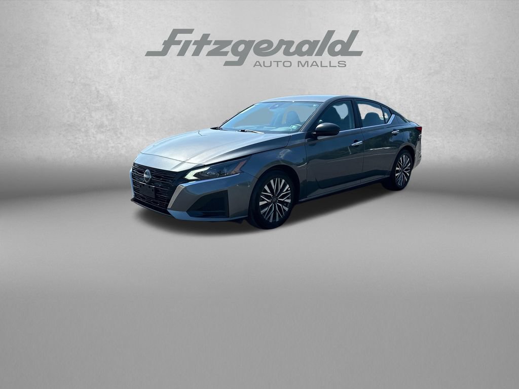 Used 2025 Nissan Altima 2.5 SV FWD image 3