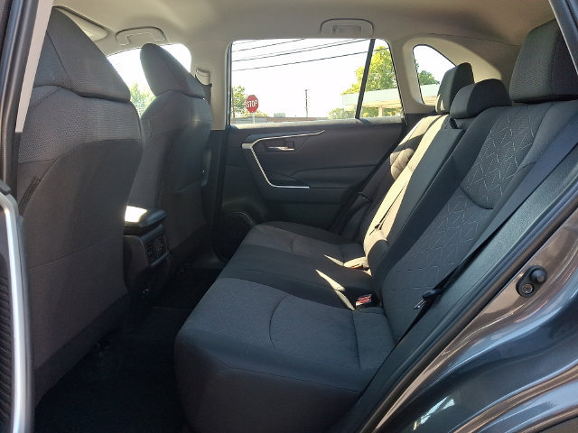 Used 2022 Toyota RAV4 XLE AWD/4WD image 9