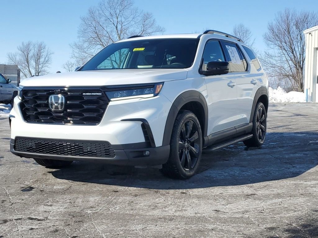 Used 2025 Honda Pilot Black Edition image 3