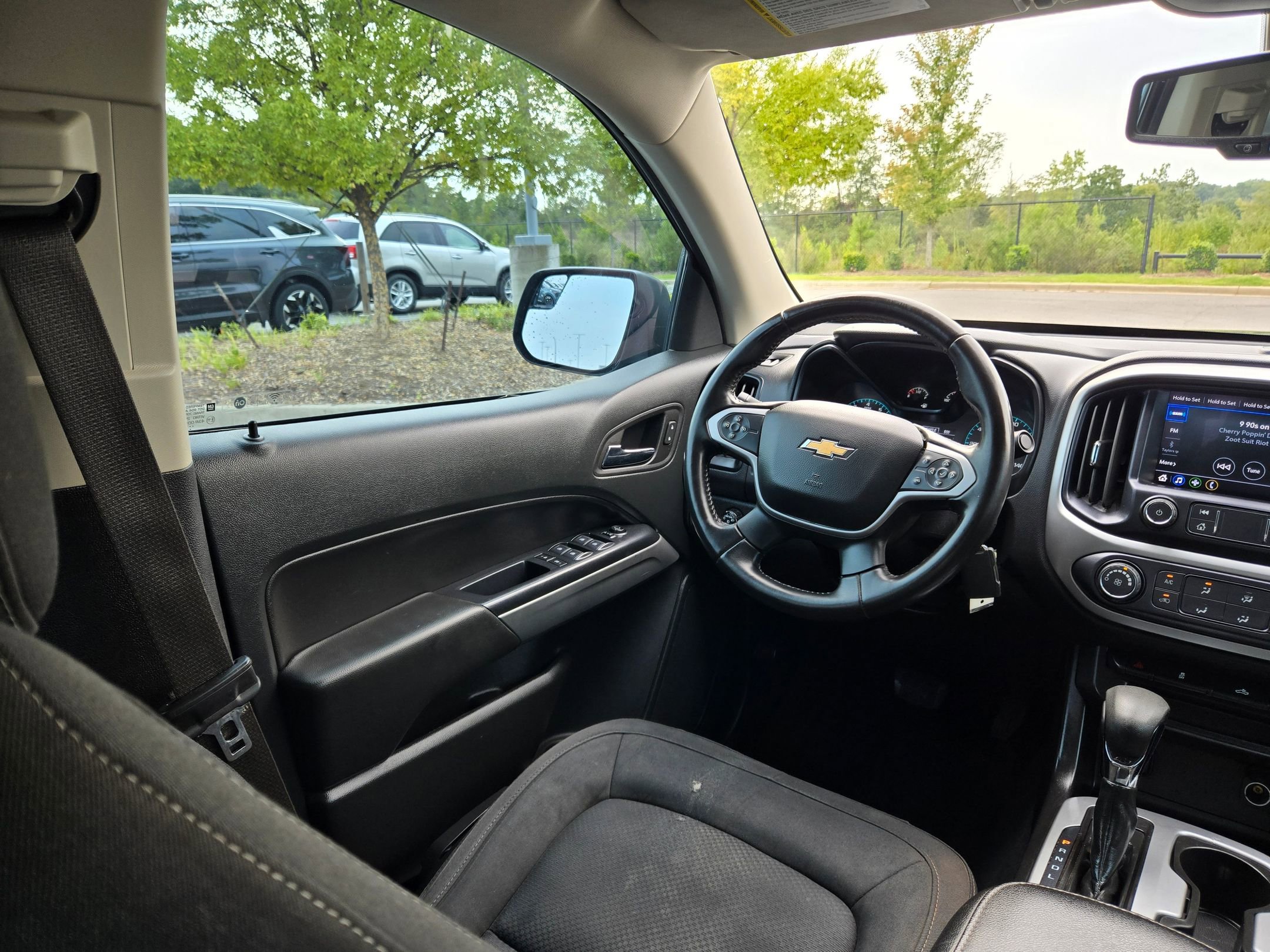 Used 2022 Chevrolet Colorado LT w/ LT Convenience Package image 9